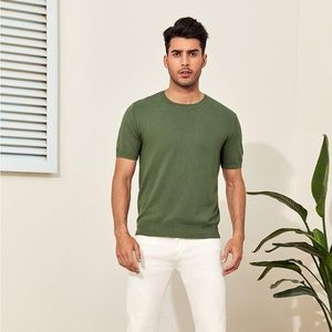 New in package Men’s crew neck knit t-shirt army green size Large